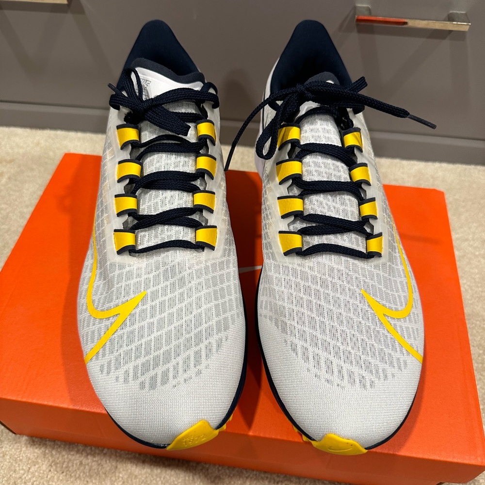 UNIVERSITY OF MICHIGAN NIKE Pegasus 37 MENS 12.5 NEW IN BOX
